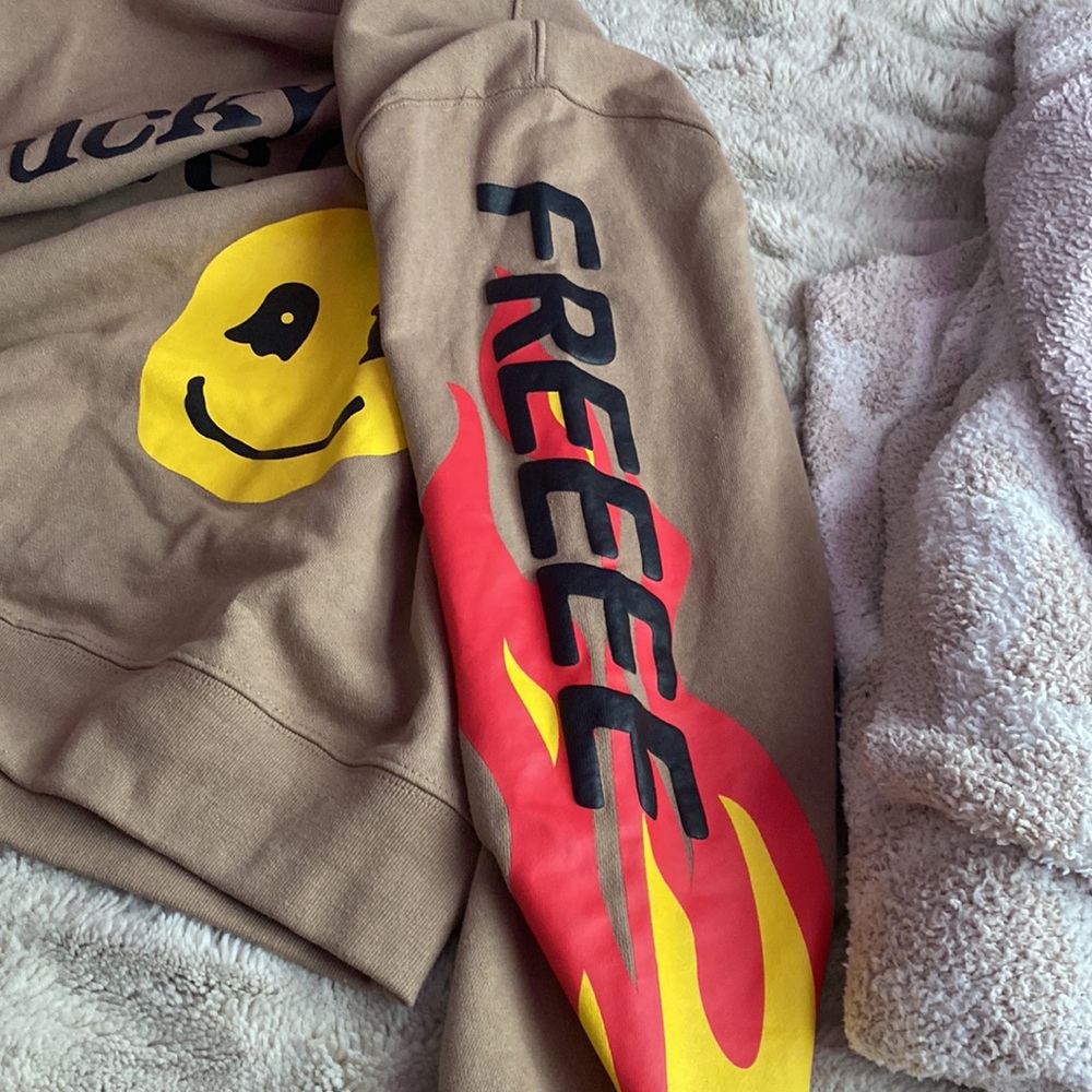 Selling Kanye west crewneck from Amazon - Picture 4 of 5